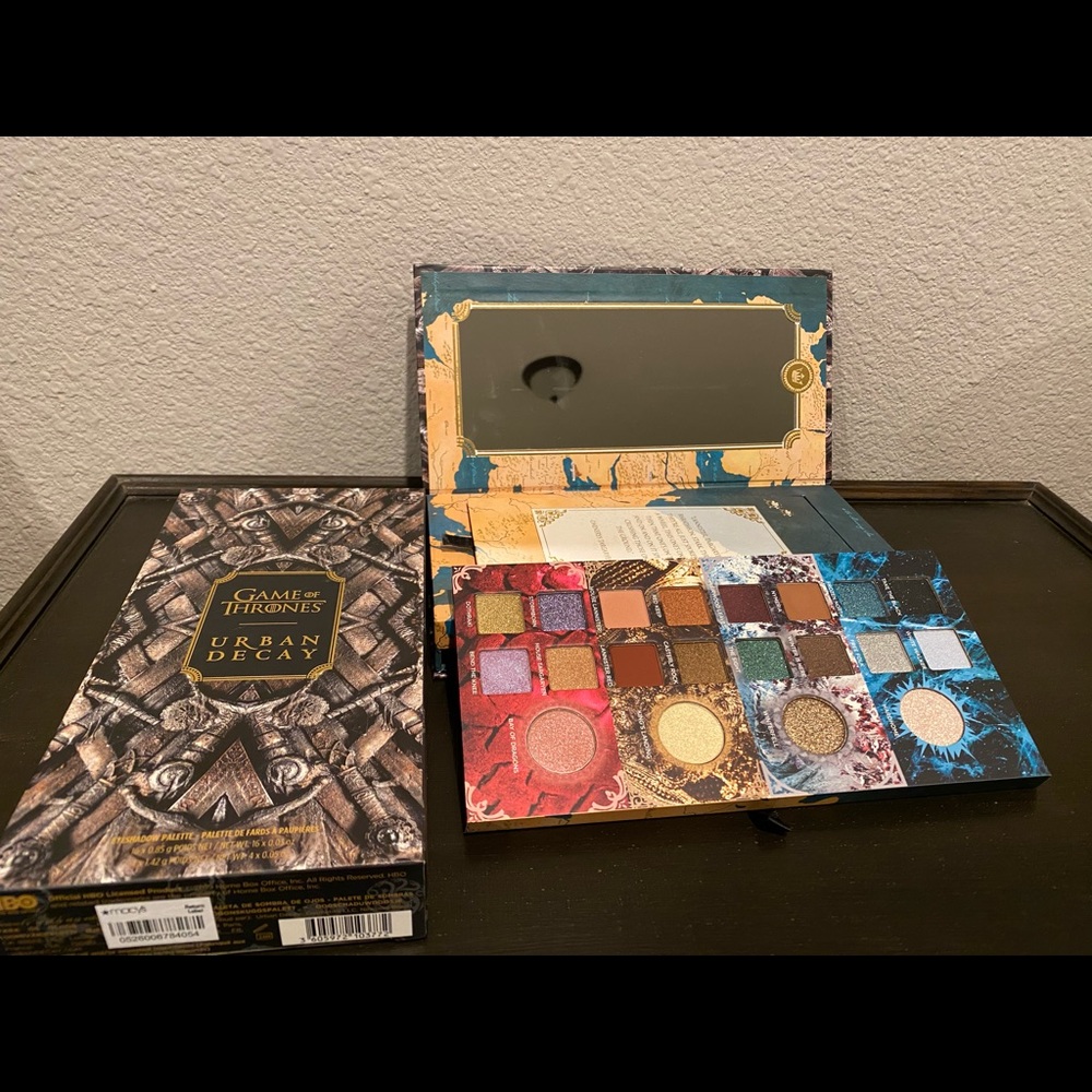 UD Eyeshadow Pallet - Picture 2 of 3
